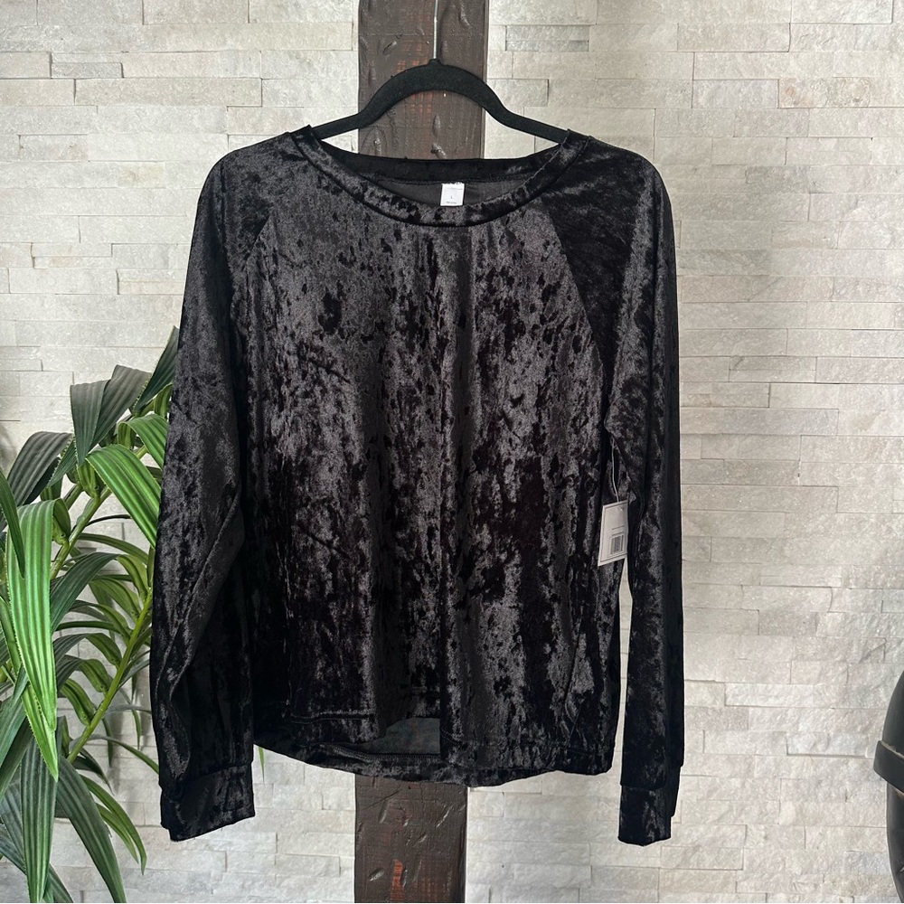 Black Velvet Luxe Long Sleeve Polyester Spandex Blouse Size L New with Tags